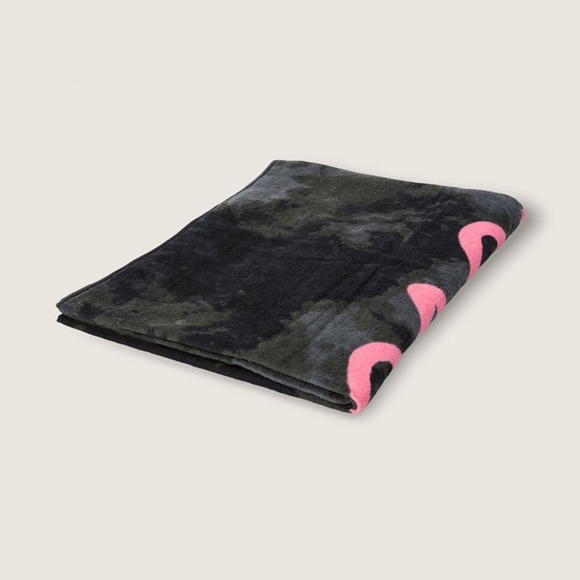 PINK Beach towel NIP - Picture 2 of 7